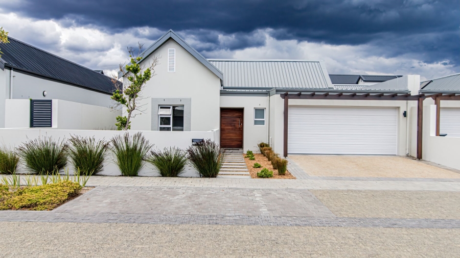 To Let 4 Bedroom Property for Rent in Sitari Country Estate Western Cape
